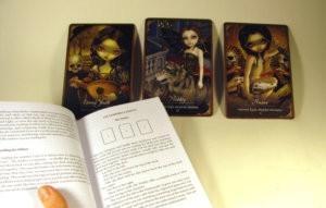 Les Vampires Oracle Deck - Image 5